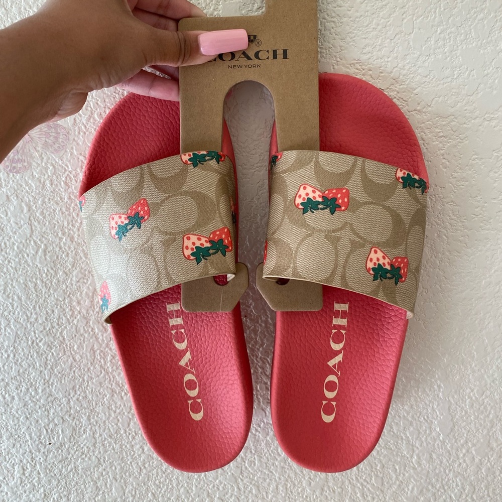 Coach Uli Sport Strawberry Print Size 6 slides